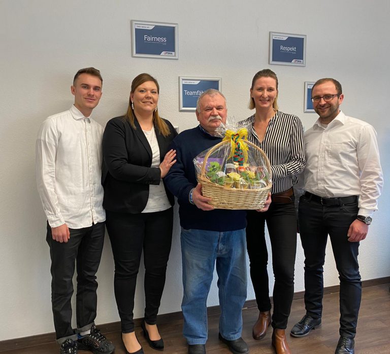 Team der Niederlassung Bayreuth bei der Verabschiedung eines langjährigen Mitarbeiters